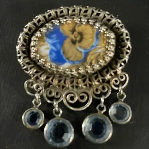 Vintage hobe signed dogtooth setting brooch